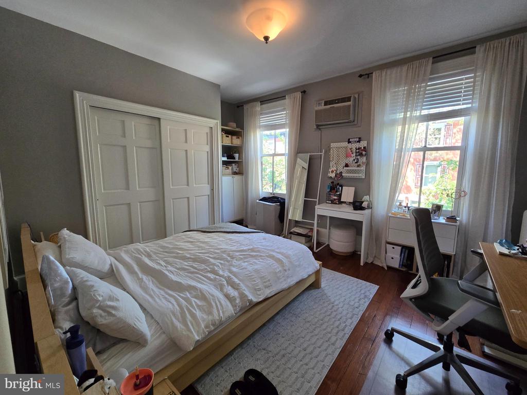 2402 LOMBARD STREET 2
