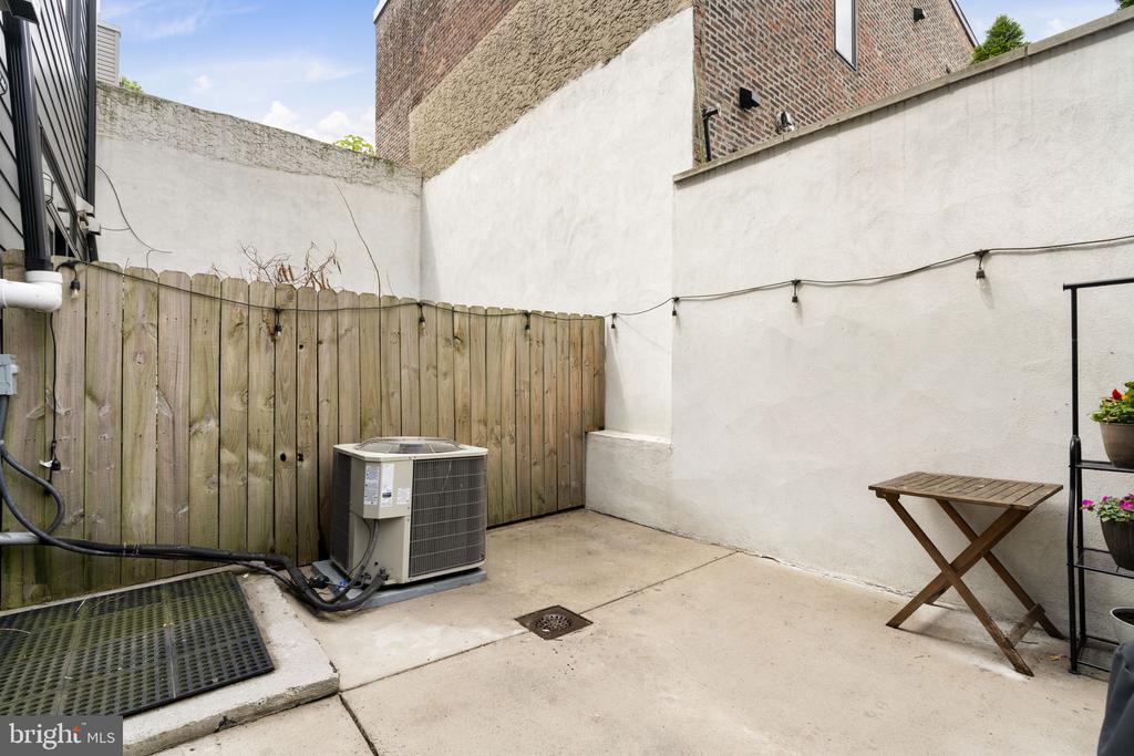 1316 N HANCOCK STREET