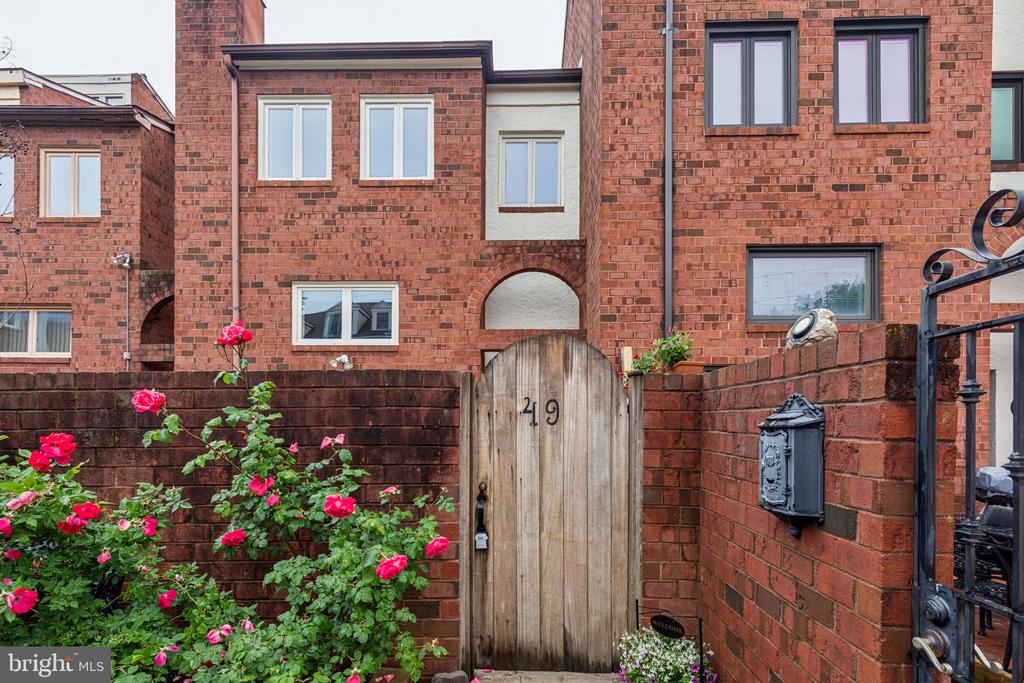 1 CHRISTIAN STREET 49