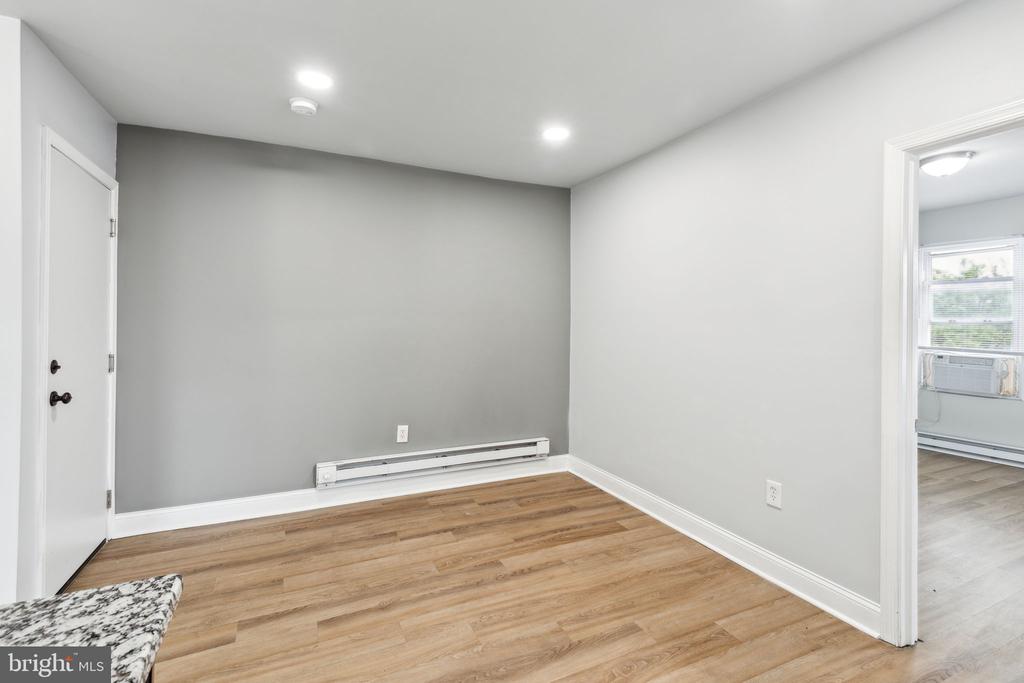 1633 W OXFORD STREET