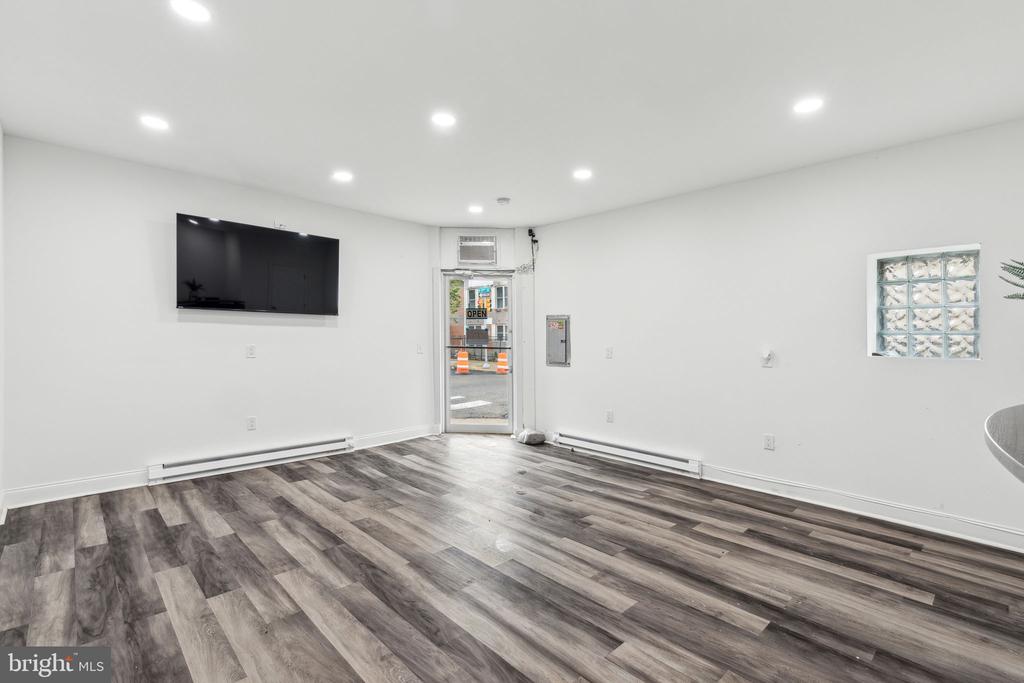 1633 W OXFORD STREET
