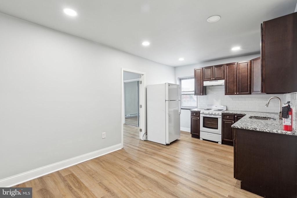 1633 W OXFORD STREET