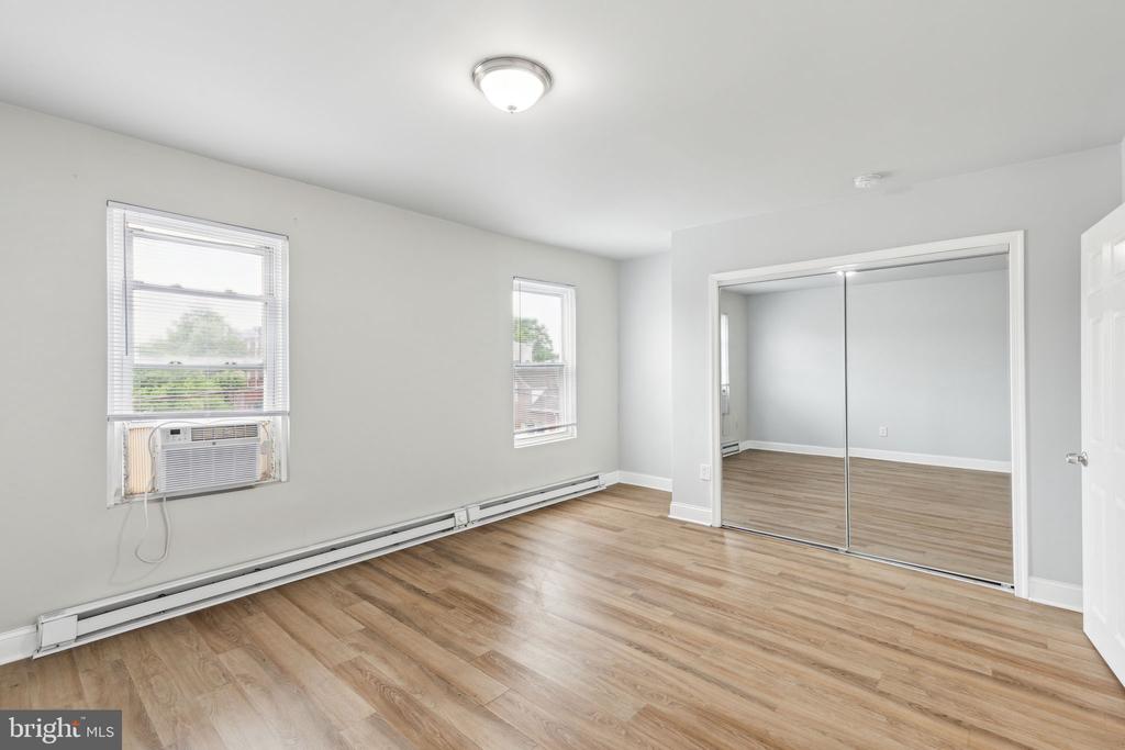 1633 W OXFORD STREET