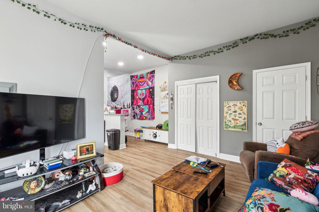 1633 W OXFORD STREET