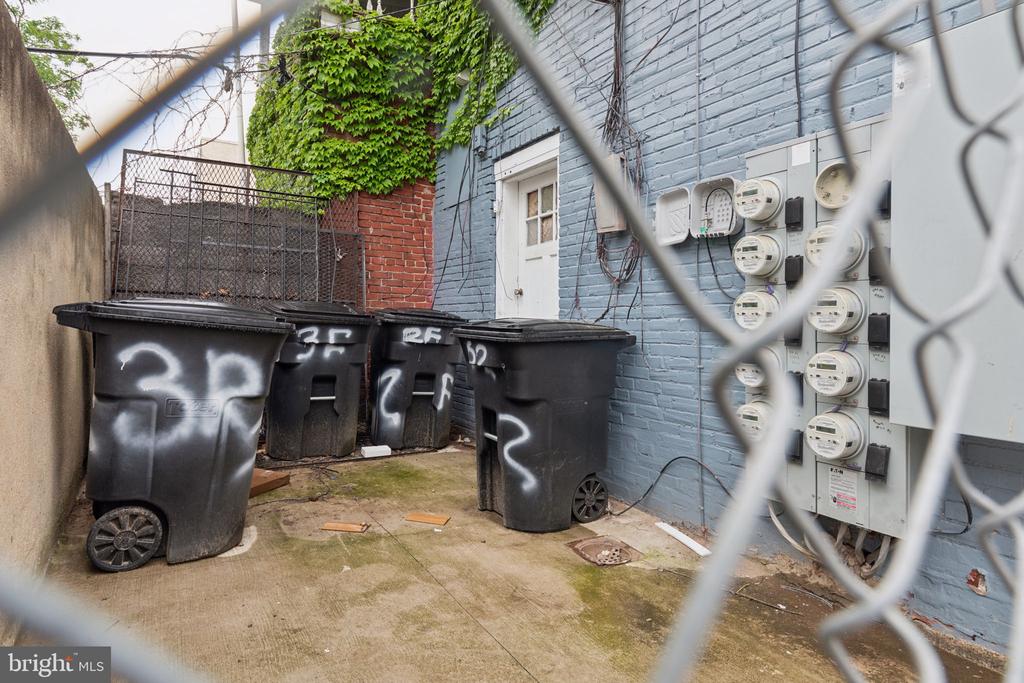 1633 W OXFORD STREET