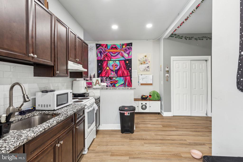 1633 W OXFORD STREET