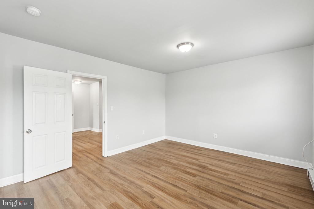 1633 W OXFORD STREET