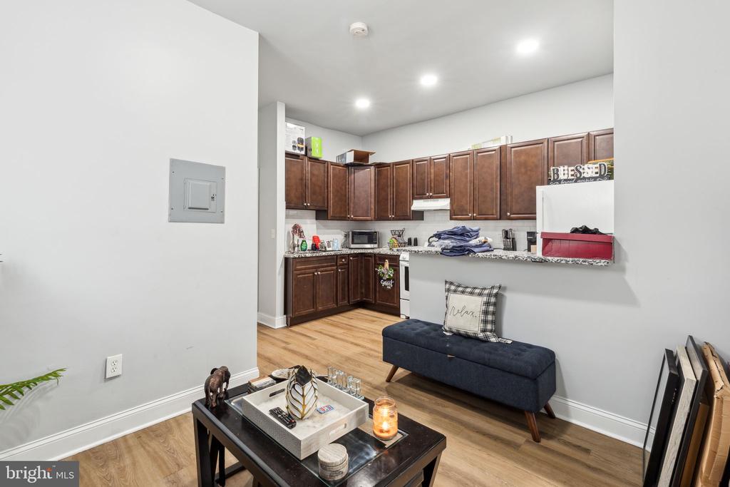 1633 W OXFORD STREET