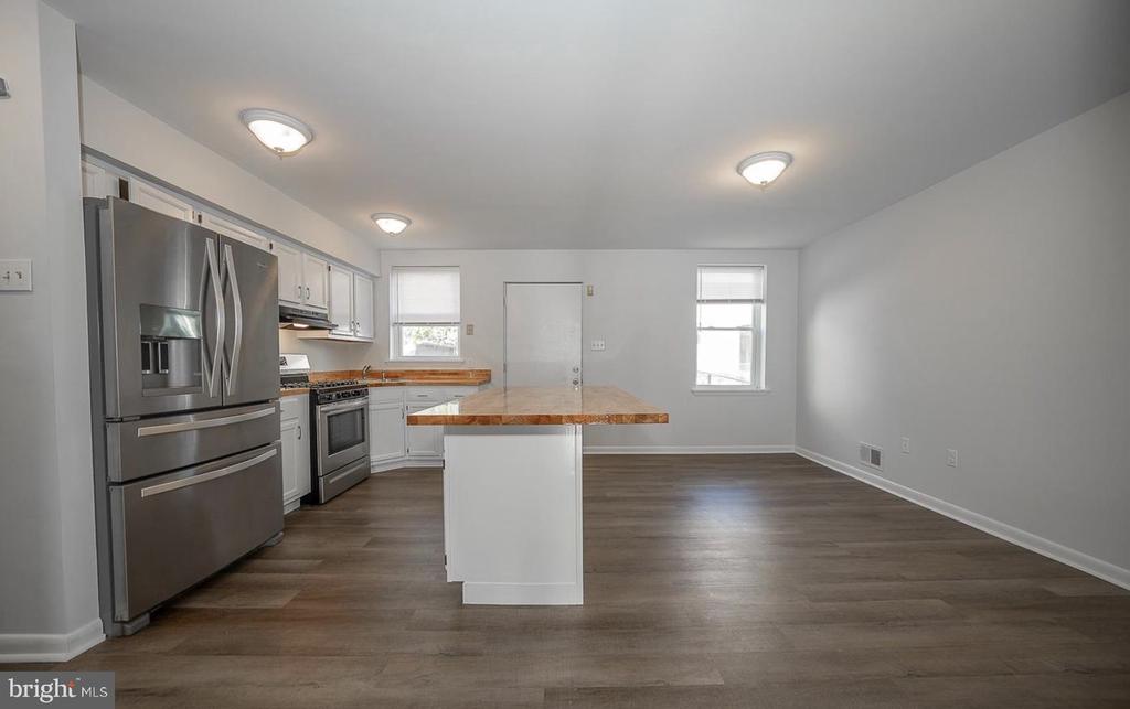 835 N UBER STREET