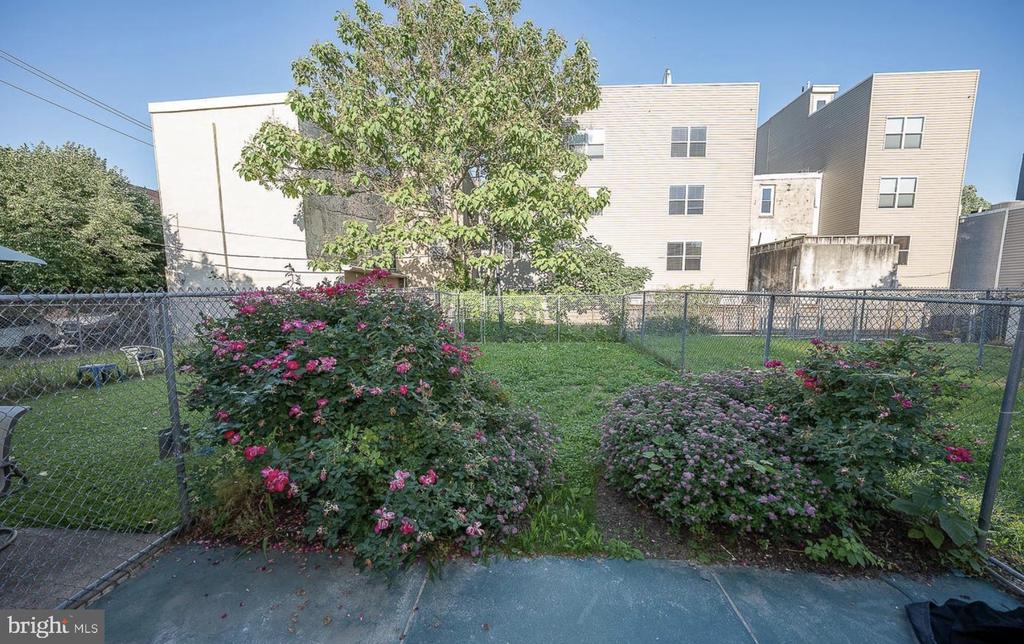 835 N UBER STREET