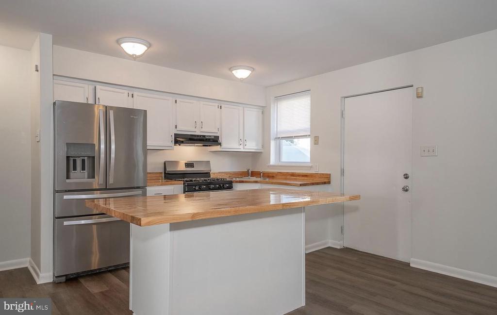 835 N UBER STREET