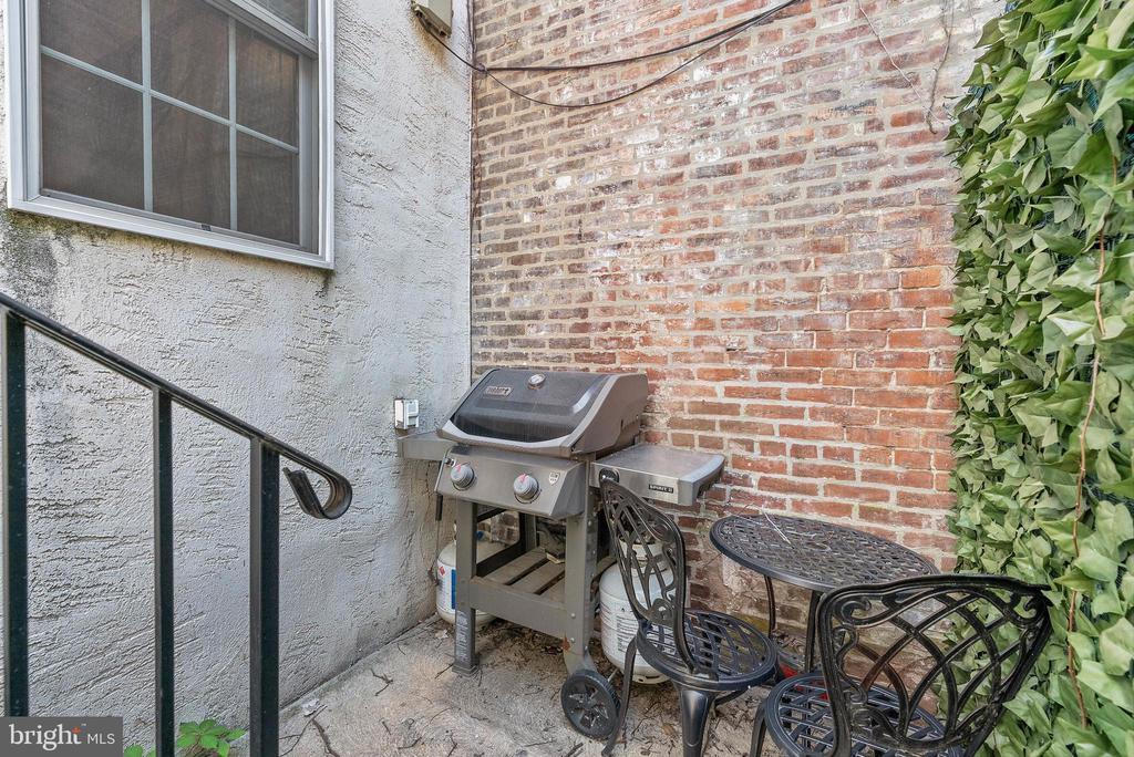 1522 RACE STREET 24 1