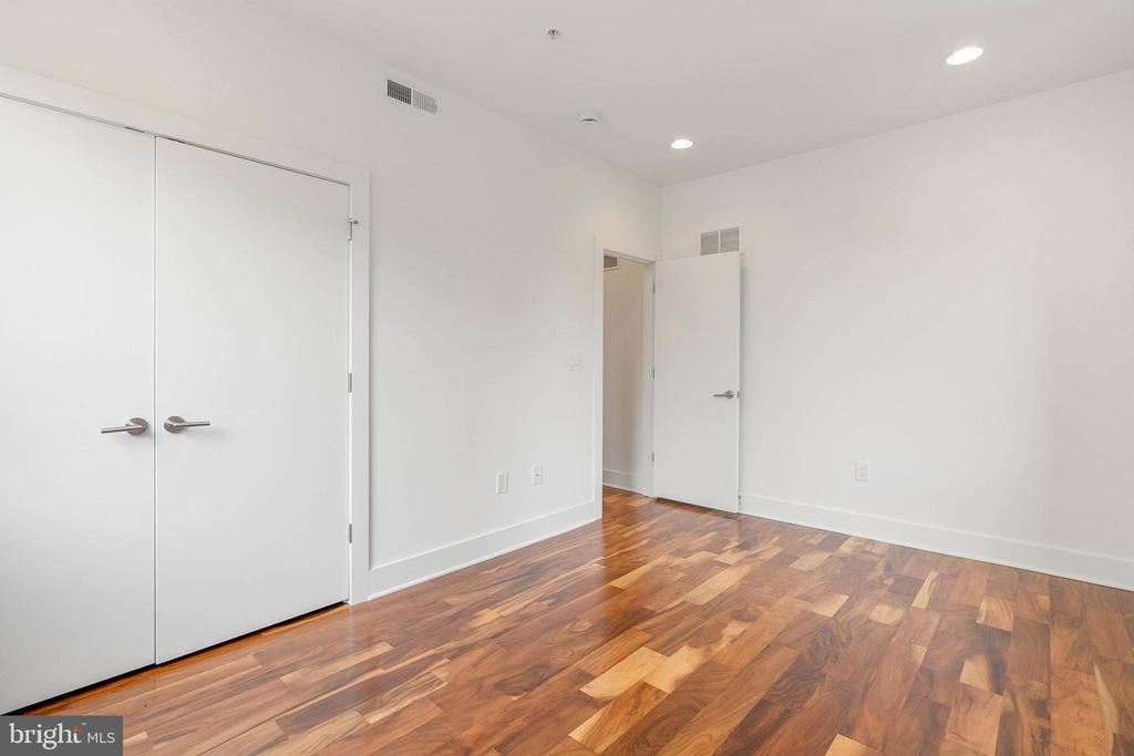 740 S COLUMBUS BOULEVARD 13