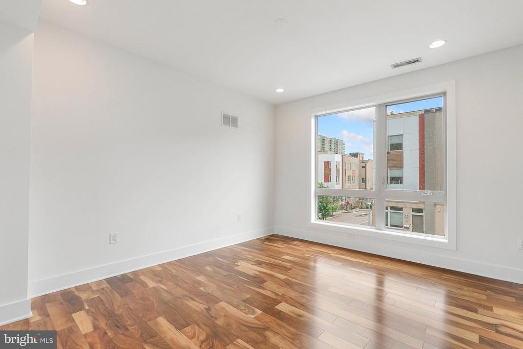 740 S COLUMBUS BOULEVARD 13