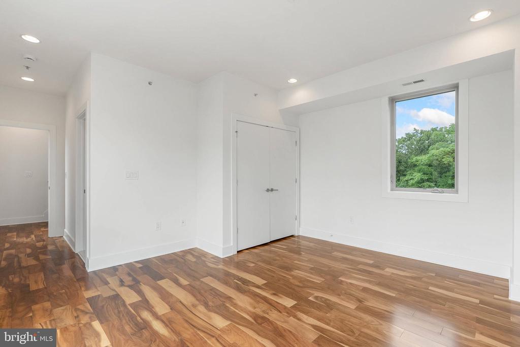 740 S COLUMBUS BOULEVARD 13