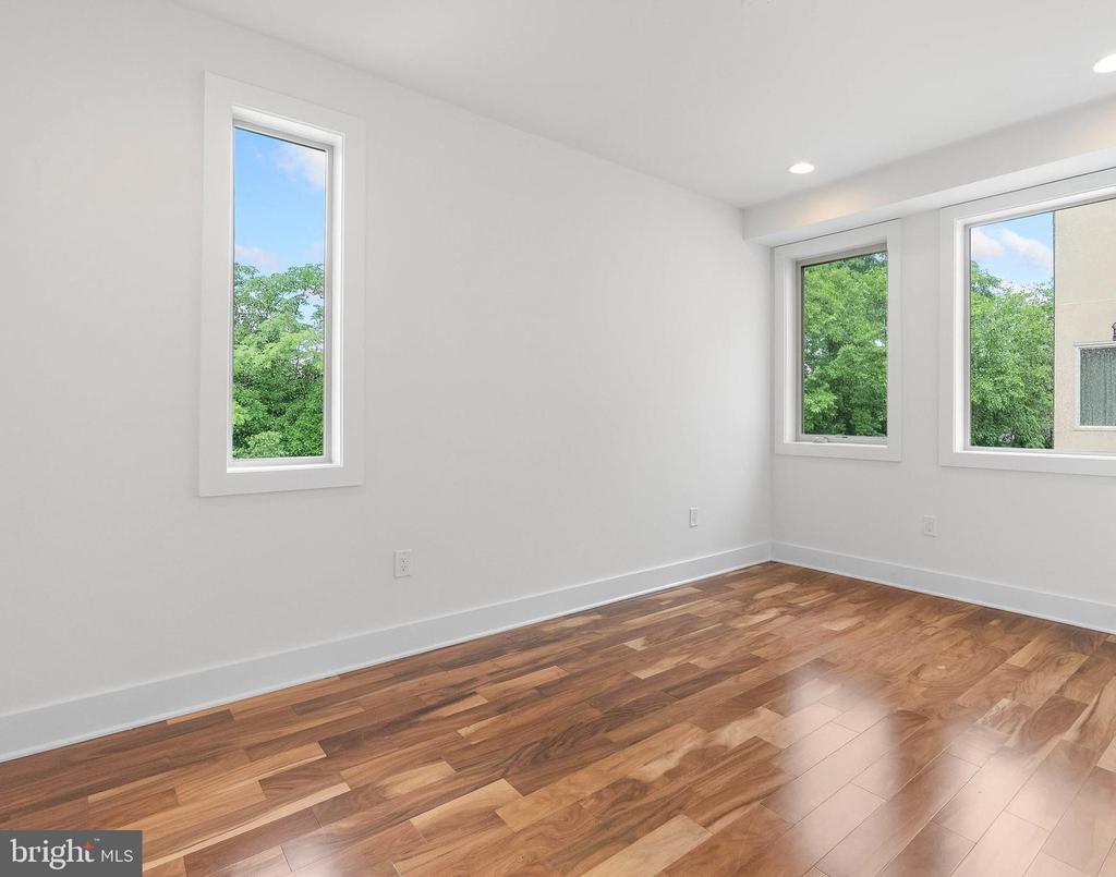 740 S COLUMBUS BOULEVARD 13