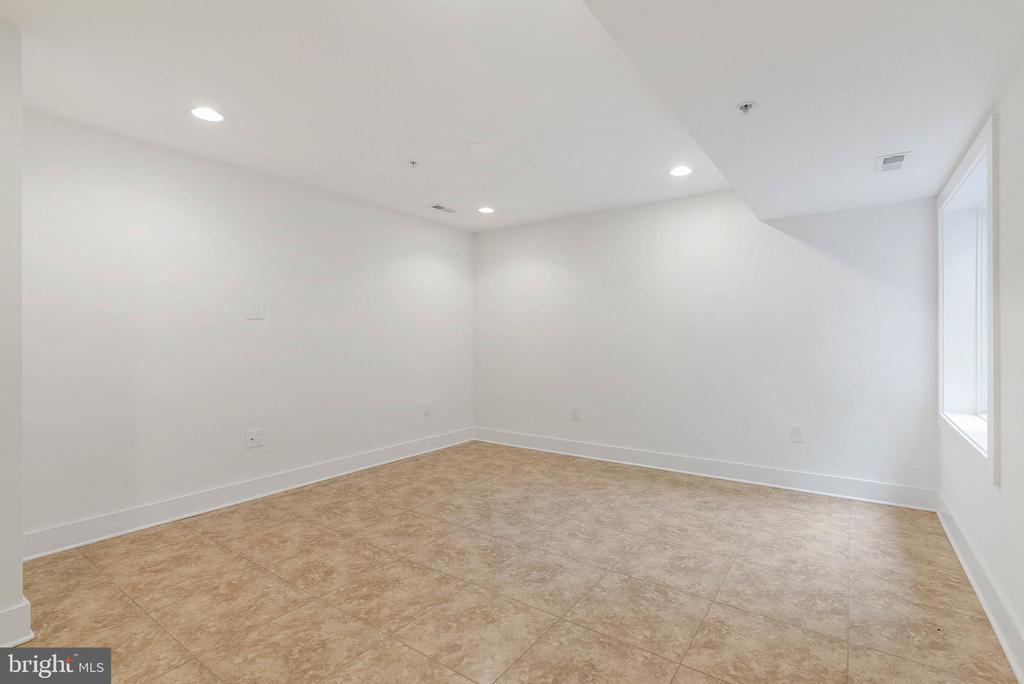 740 S COLUMBUS BOULEVARD 13