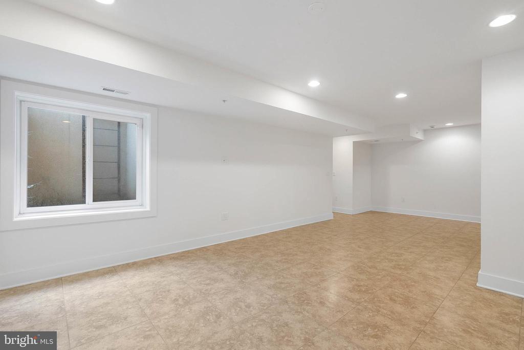 740 S COLUMBUS BOULEVARD 13