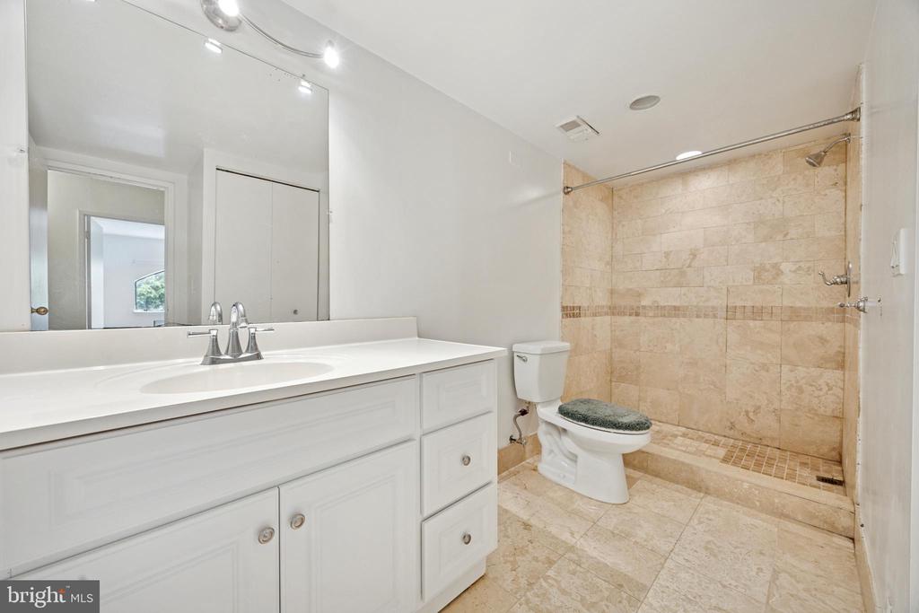 200 LOMBARD STREET 10 GU12