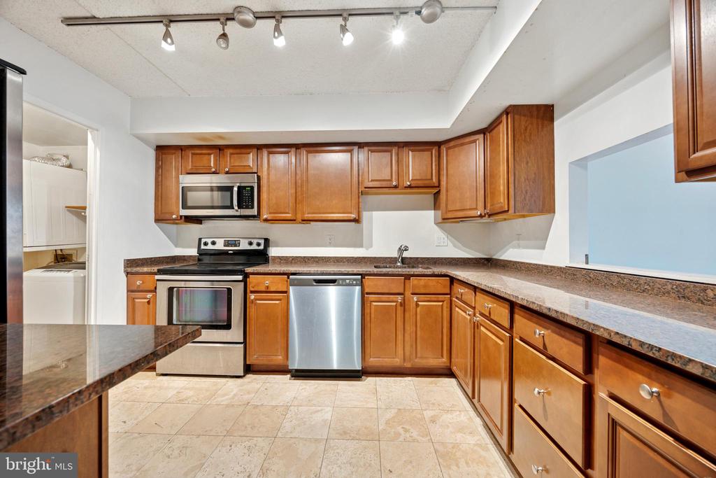 200 LOMBARD STREET 10 GU12