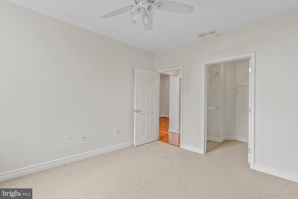 1600 ARCH STREET 18 907