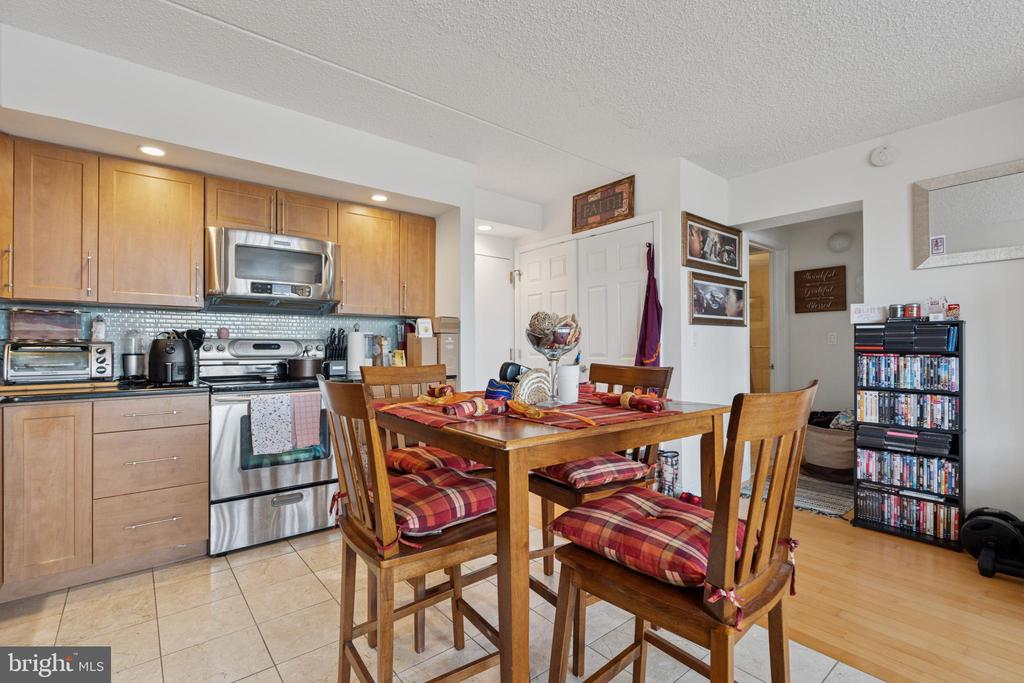 200 LOMBARD STREET 10 728