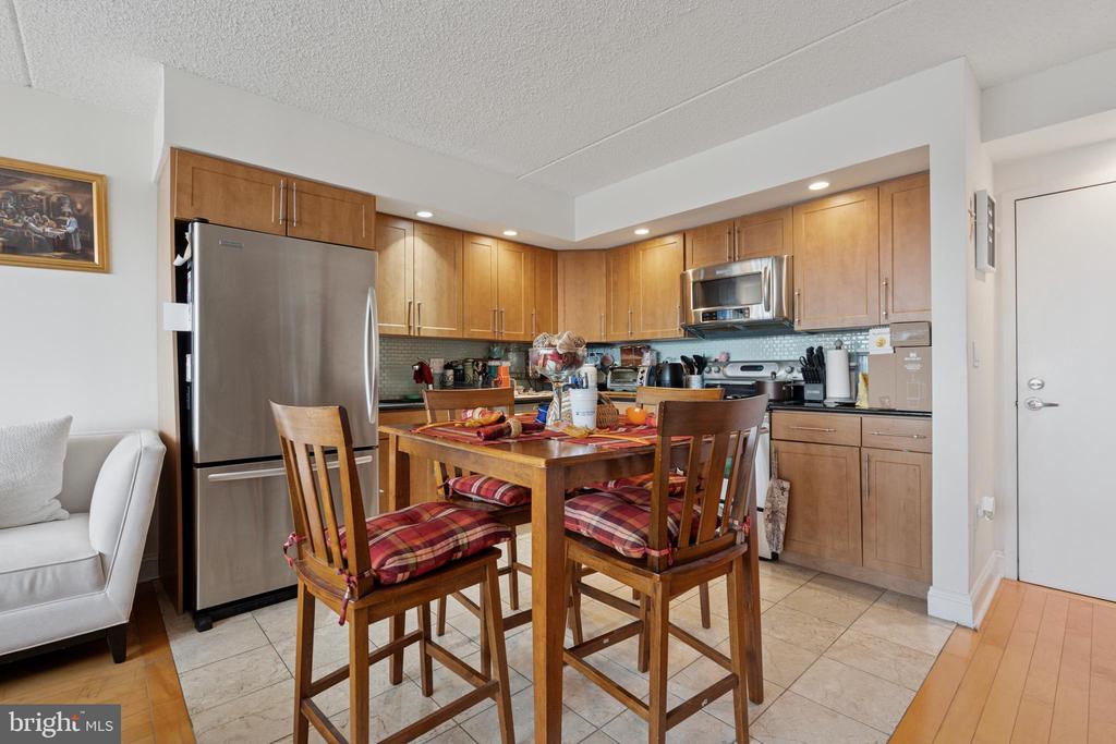 200 LOMBARD STREET 10 728