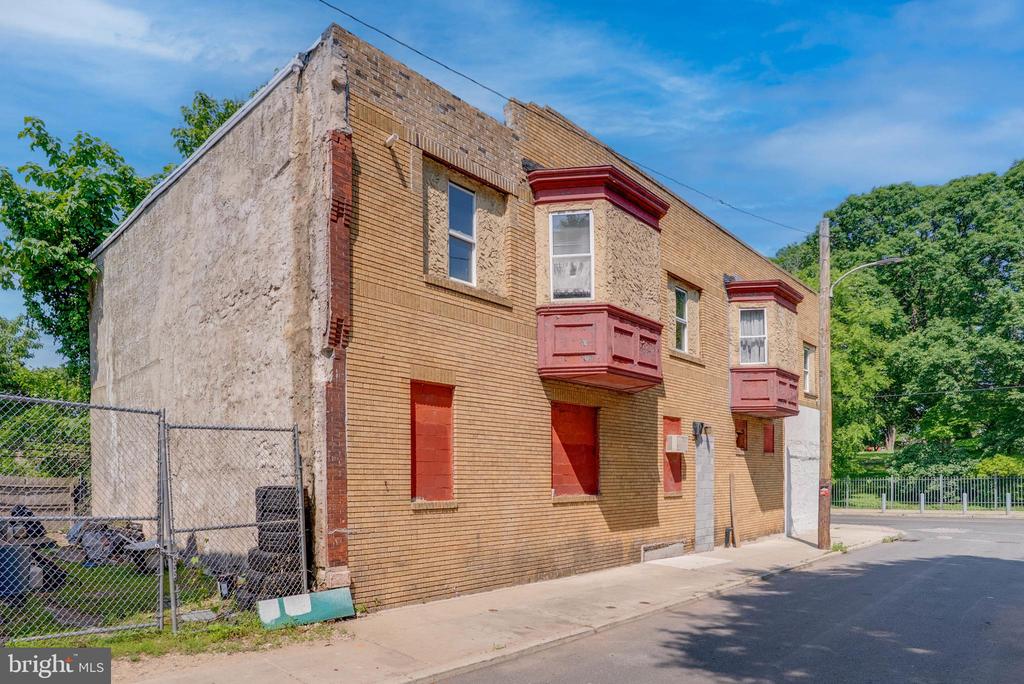 2912 GERMANTOWN AVENUE 16