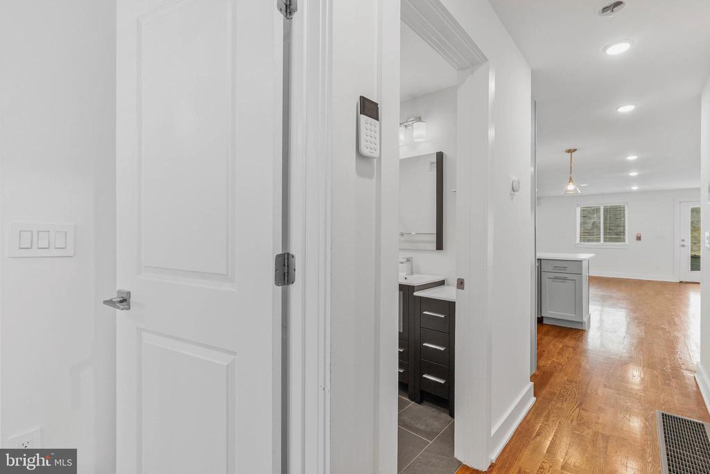 402 N FRONT STREET 3