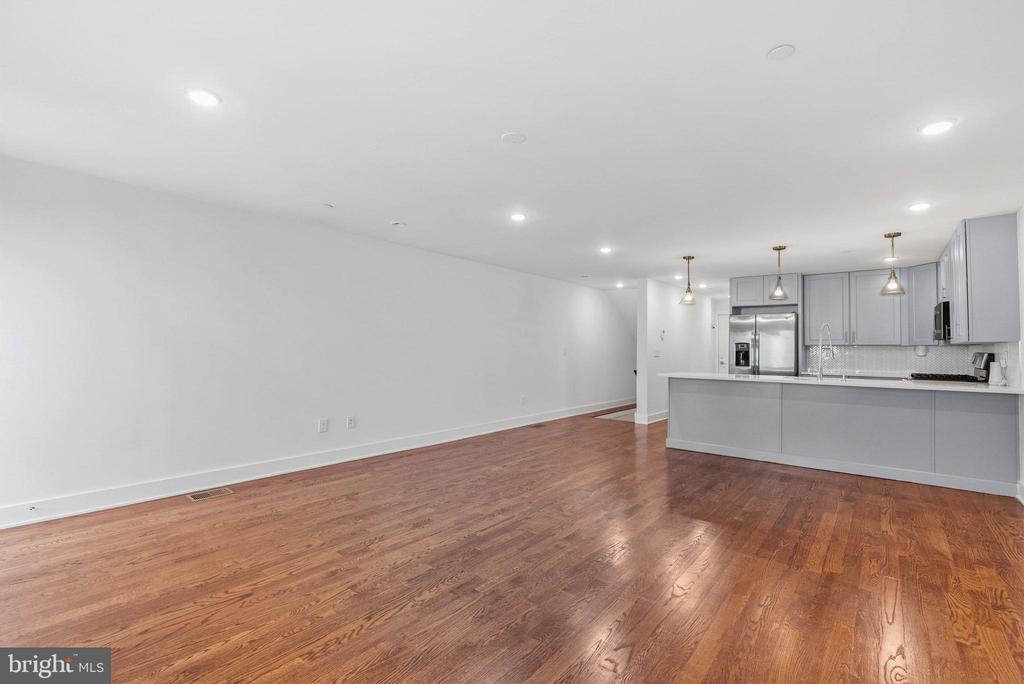 402 N FRONT STREET 3