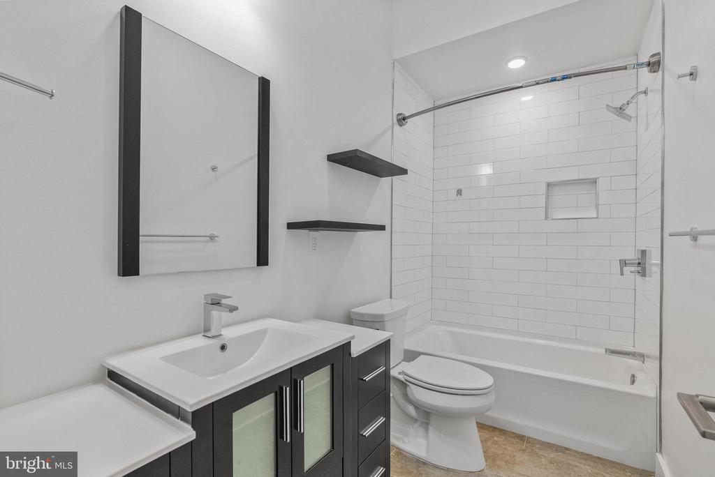 402 N FRONT STREET 3