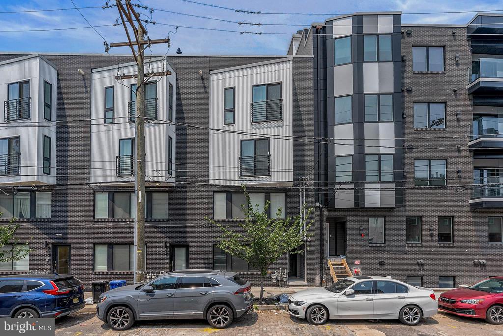 402 N FRONT STREET 3