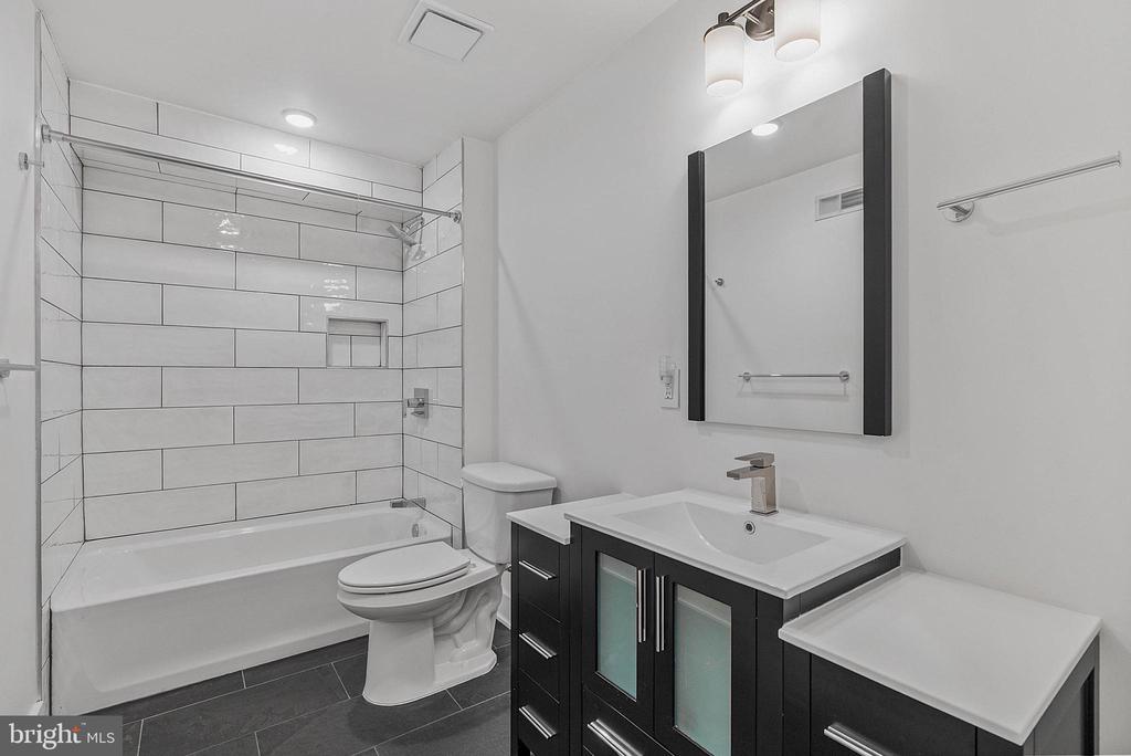 402 N FRONT STREET 3