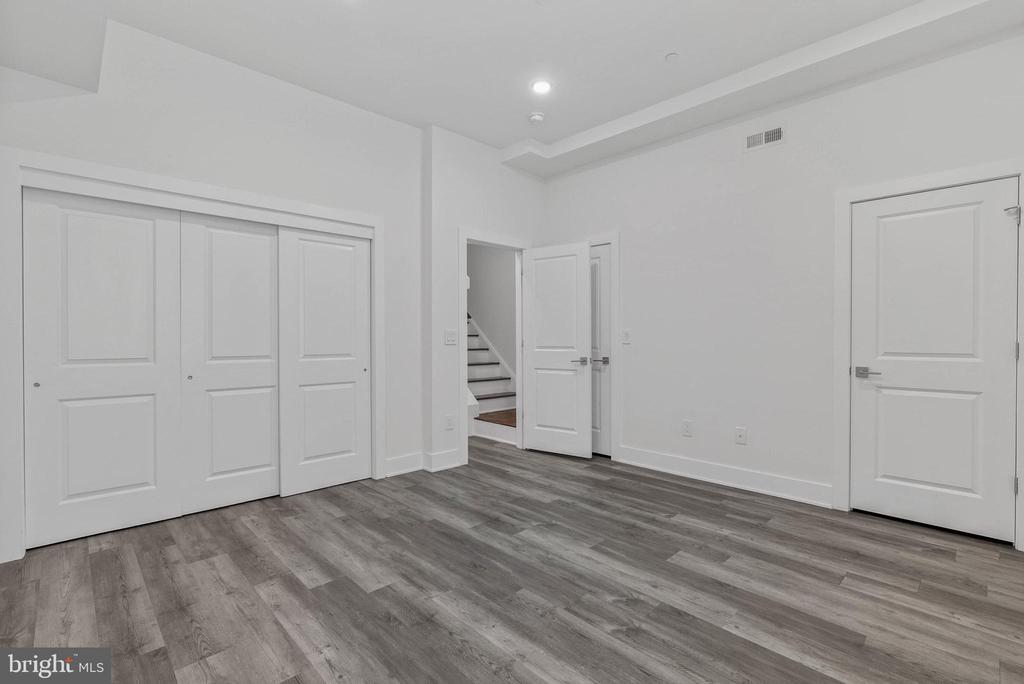402 N FRONT STREET 3