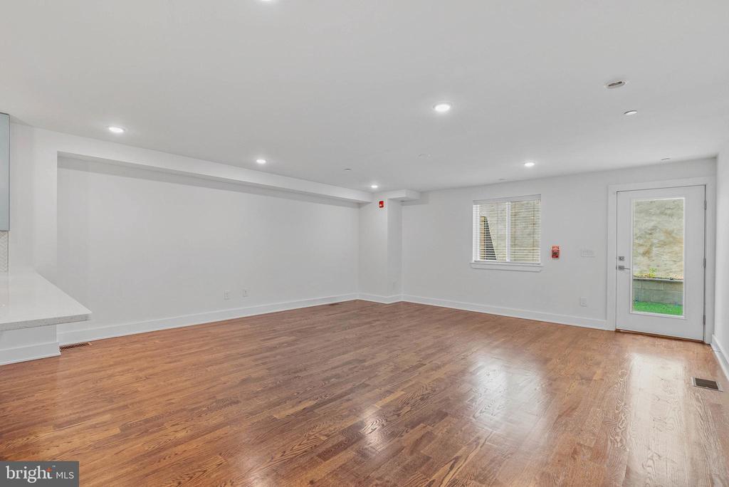 402 N FRONT STREET 3