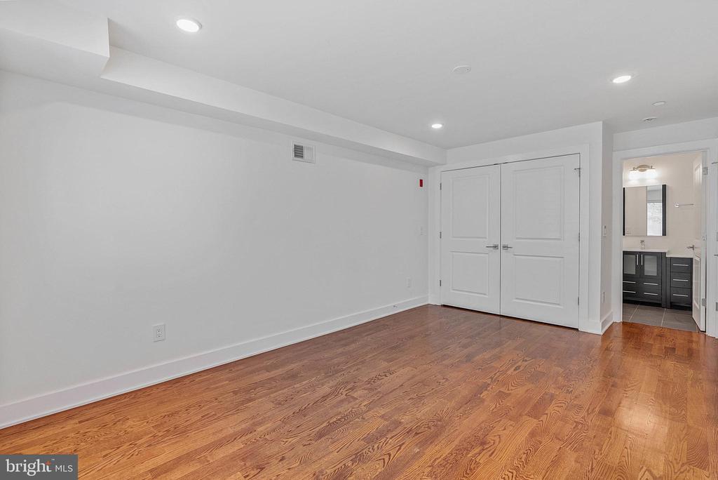 402 N FRONT STREET 3