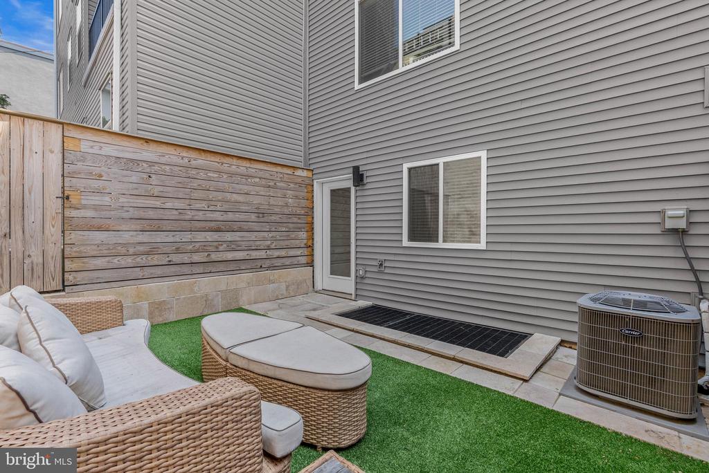 402 N FRONT STREET 3