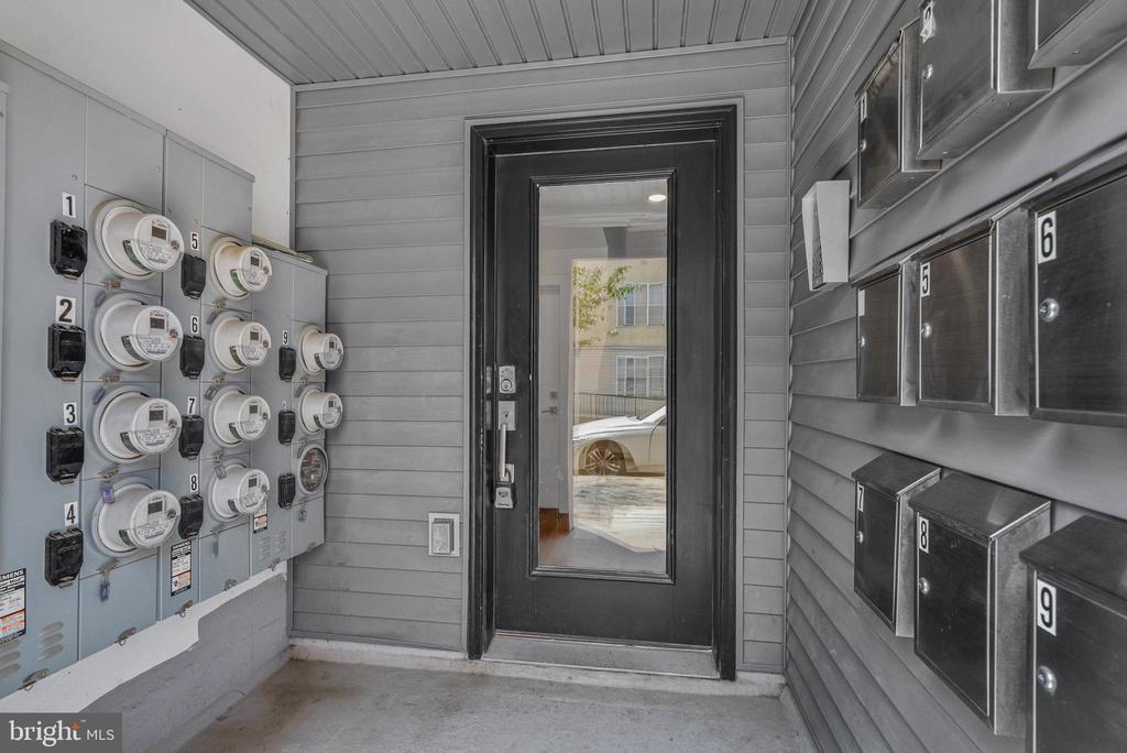 402 N FRONT STREET 3