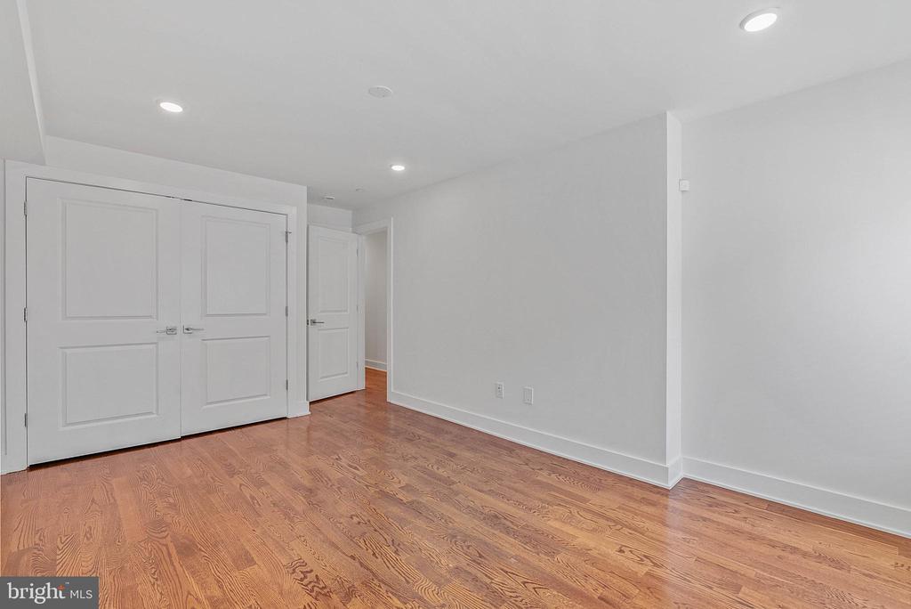 402 N FRONT STREET 3