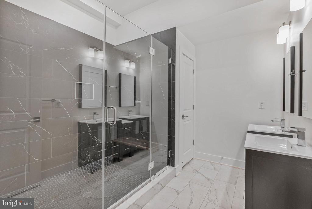 402 N FRONT STREET 3