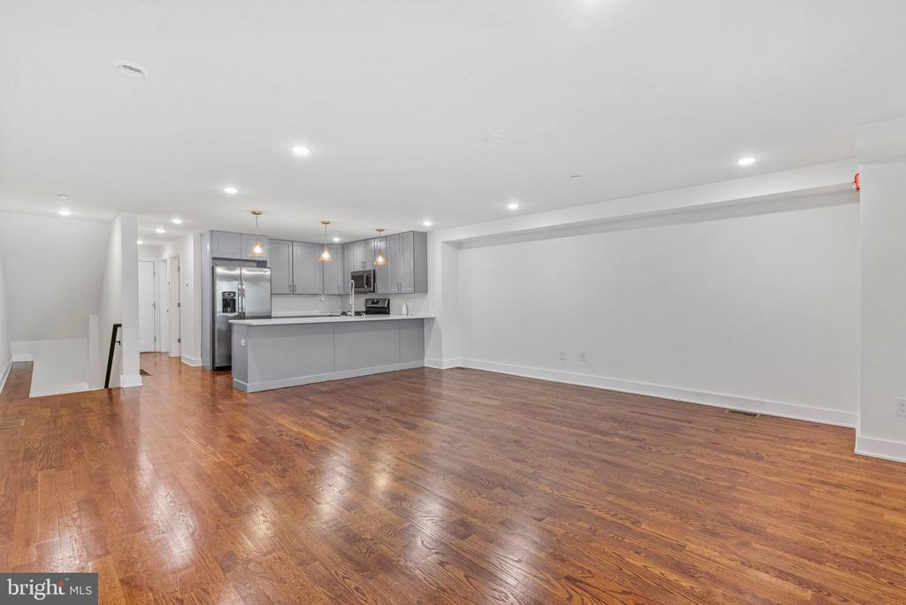 402 N FRONT STREET 3