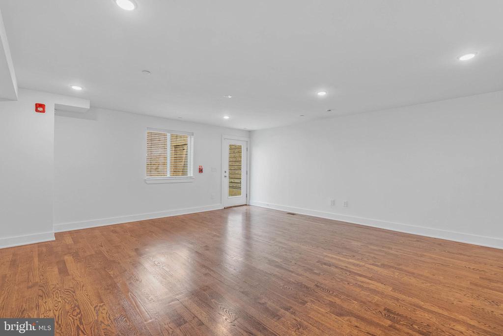 402 N FRONT STREET 3