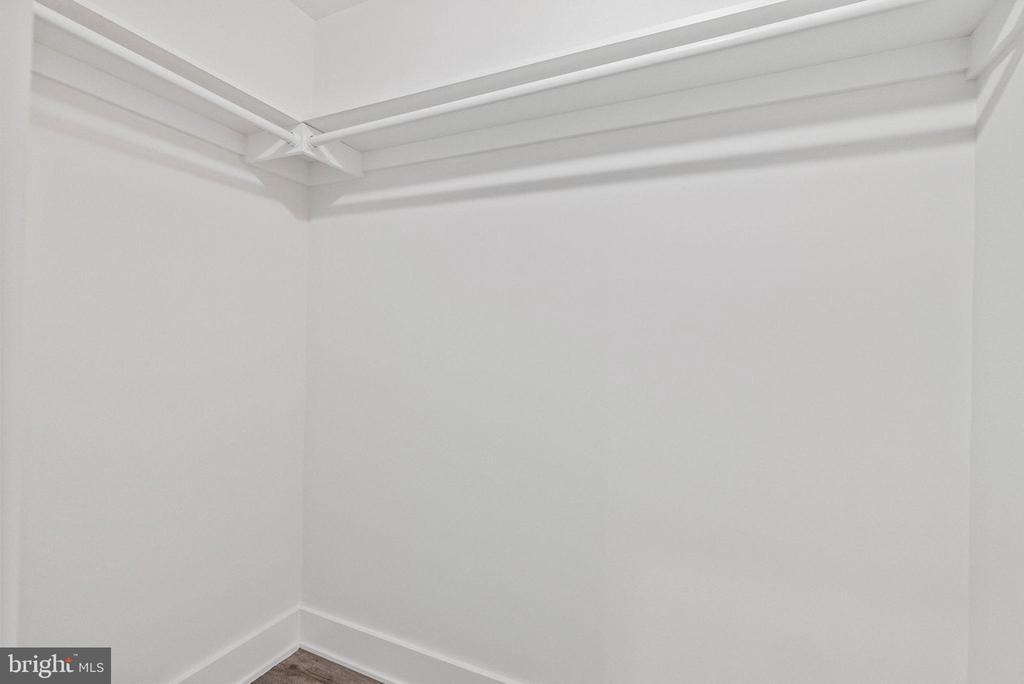 402 N FRONT STREET 3