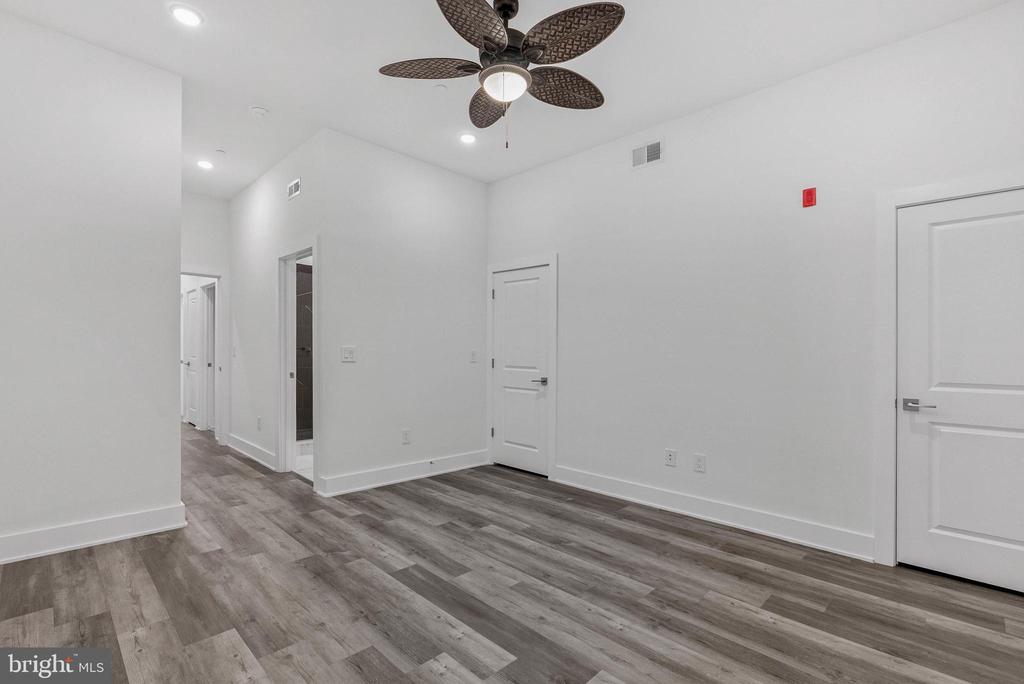 402 N FRONT STREET 3
