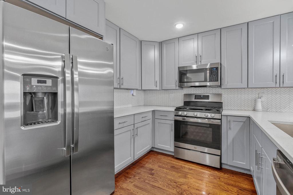 402 N FRONT STREET 3
