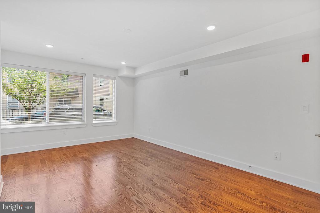 402 N FRONT STREET 3