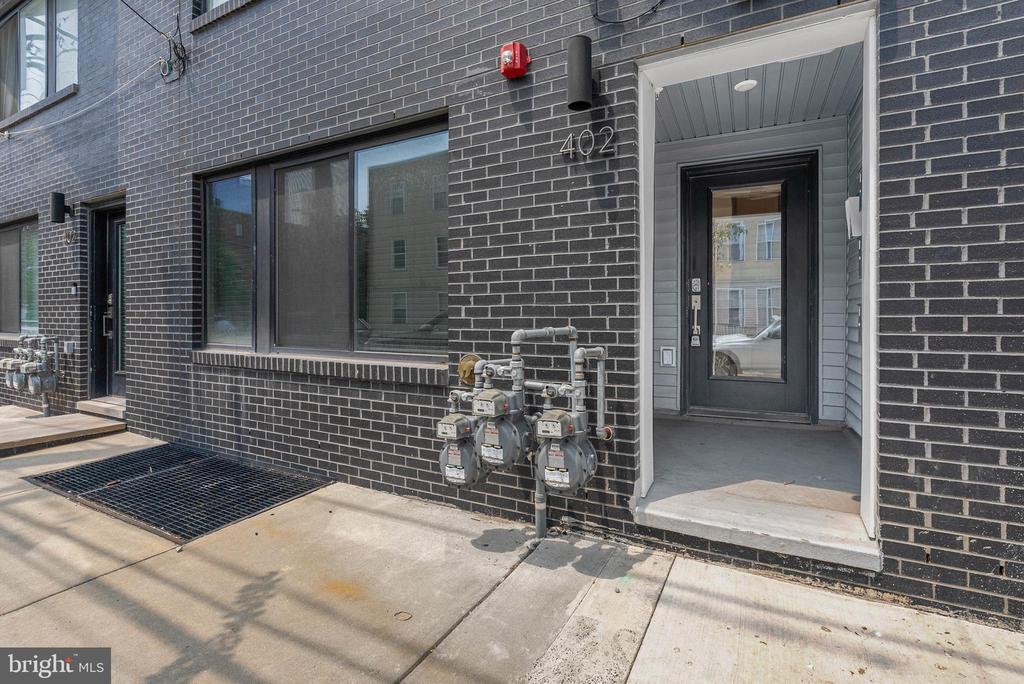 402 N FRONT STREET 3