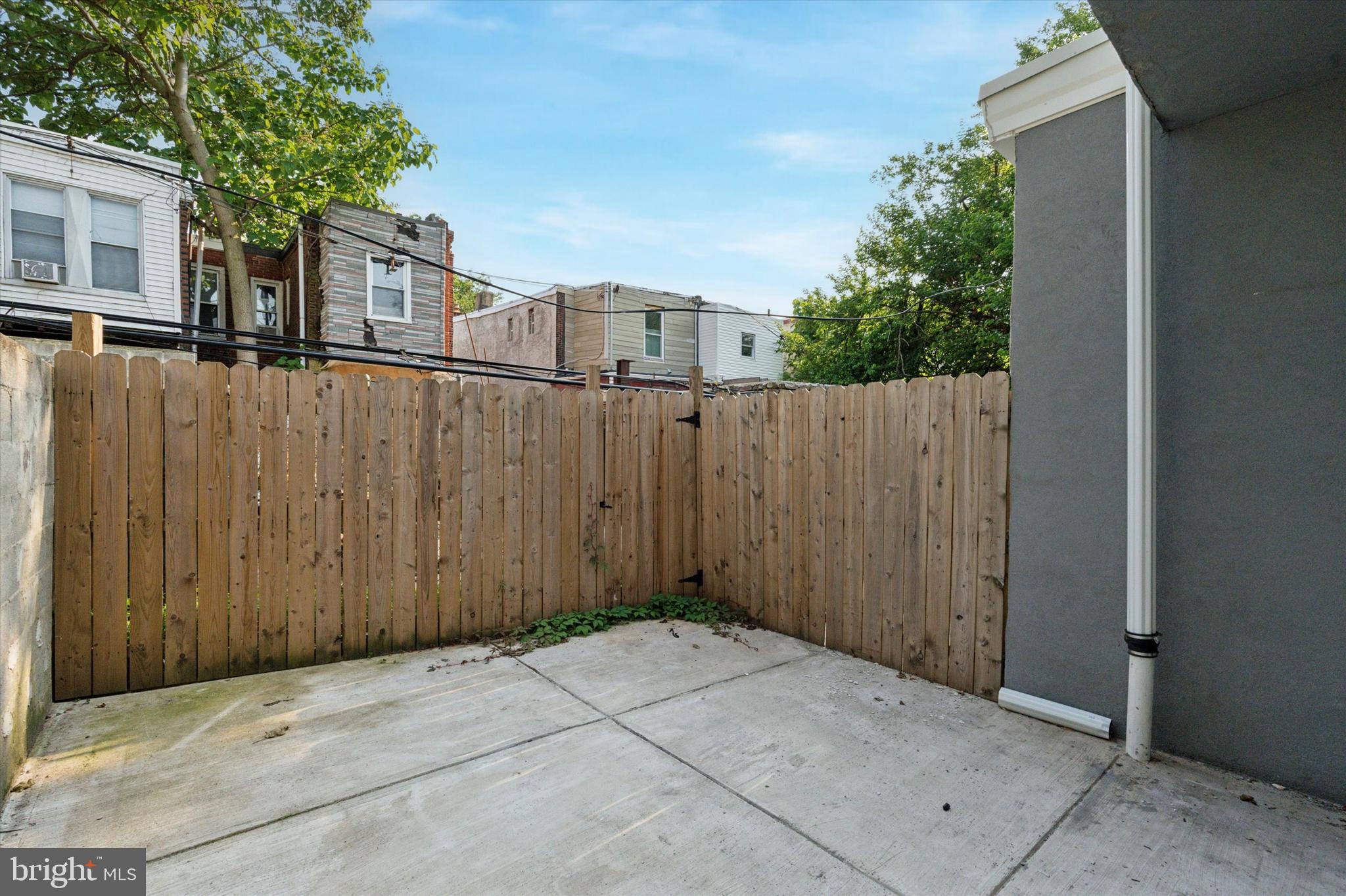 2538 W OAKDALE STREET