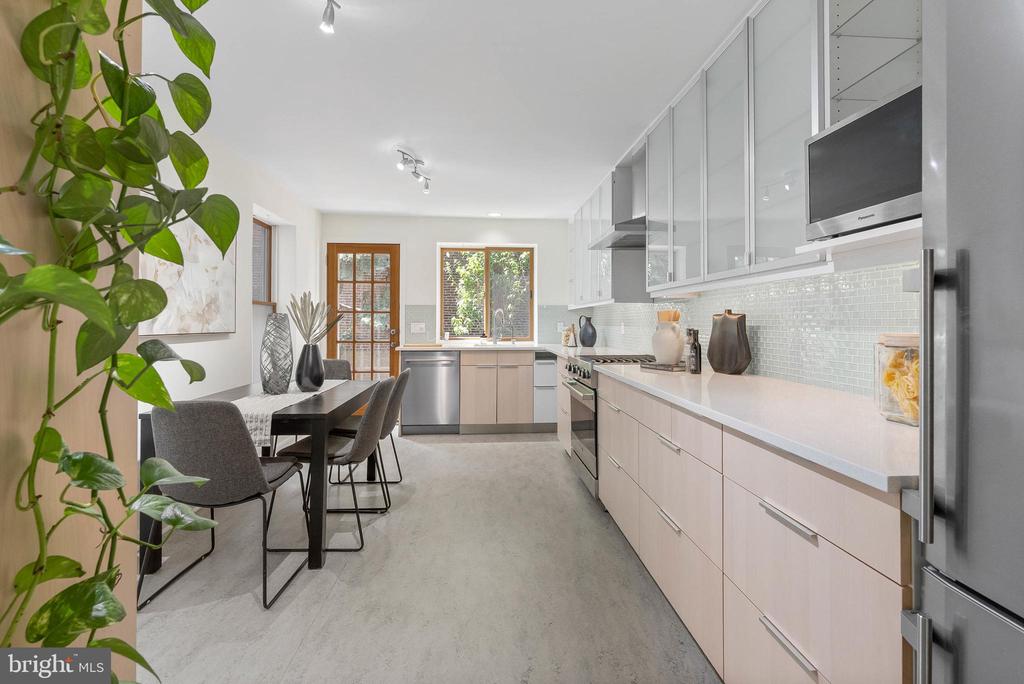 1942 HAMILTON STREET 44