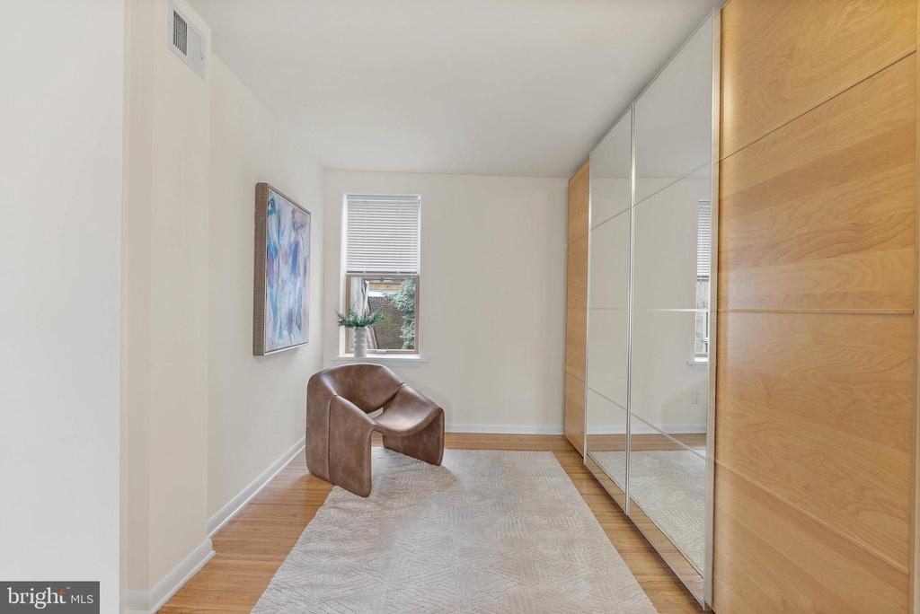1942 HAMILTON STREET 44